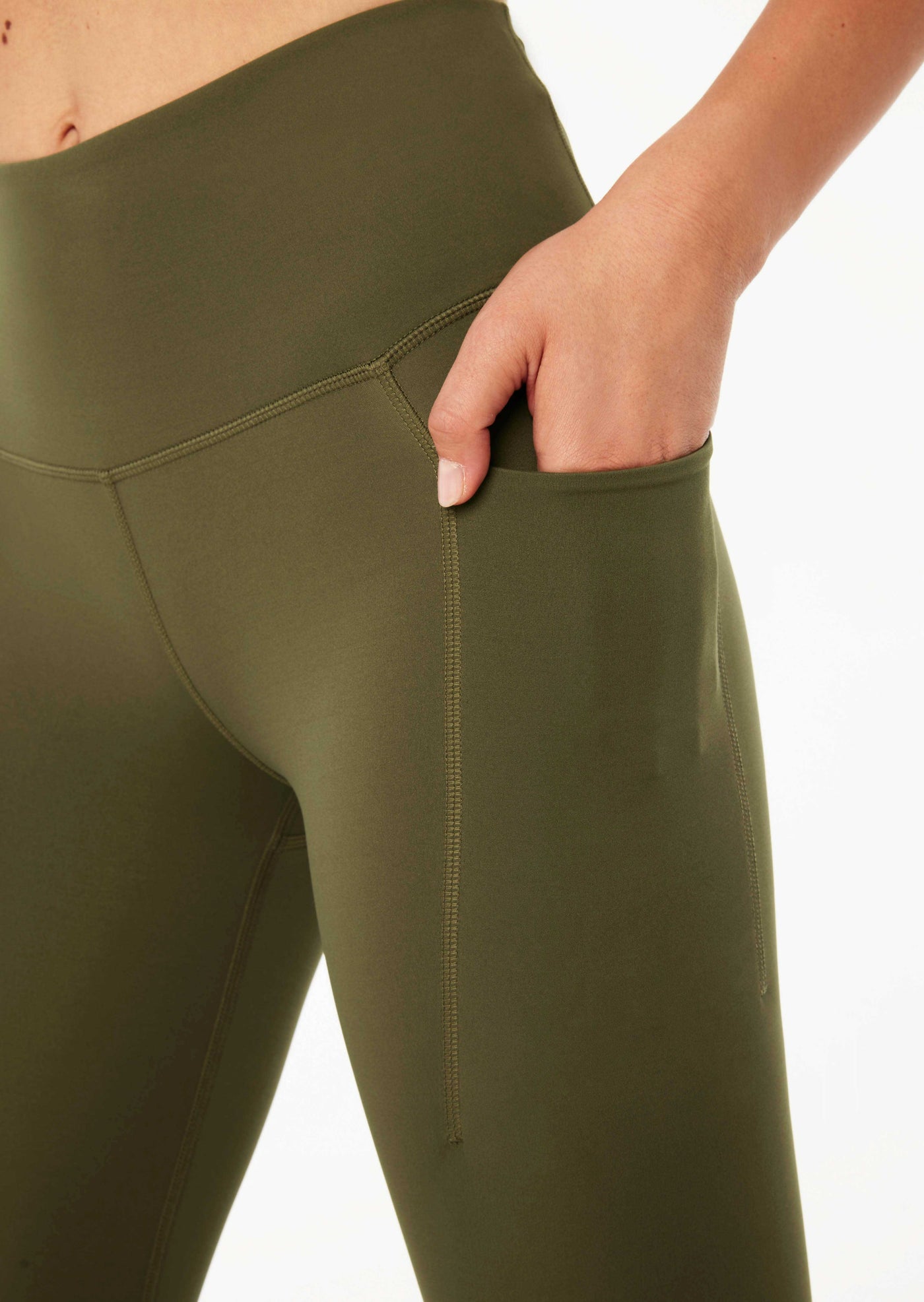 RECALIBRATE 7/8 LEGGING IN KHAKI