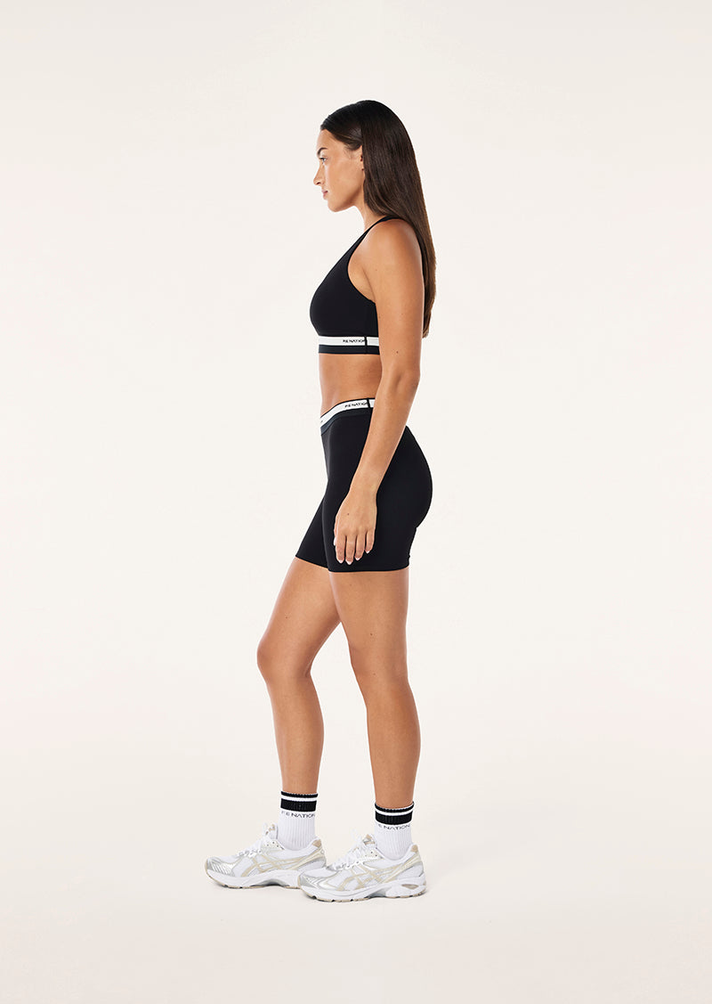 AVANT SPORTS BRA IN BLACK & WHISPER WHITE