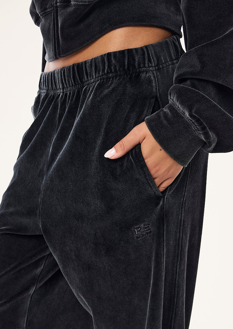 LUXURIA TRACKPANT IN WASHED ASPHALT