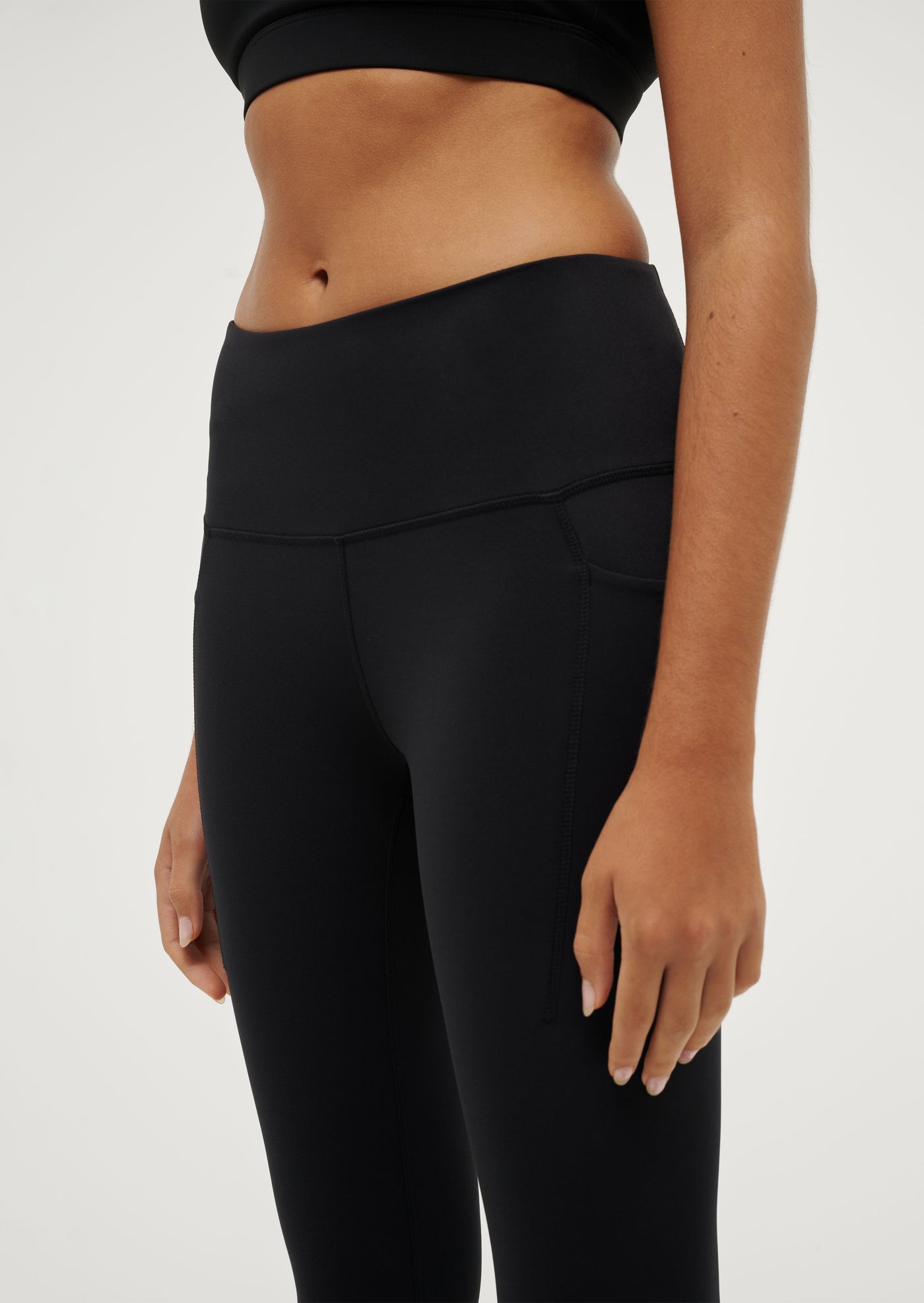 RECALIBRATE 3/4 LEGGING IN BLACK