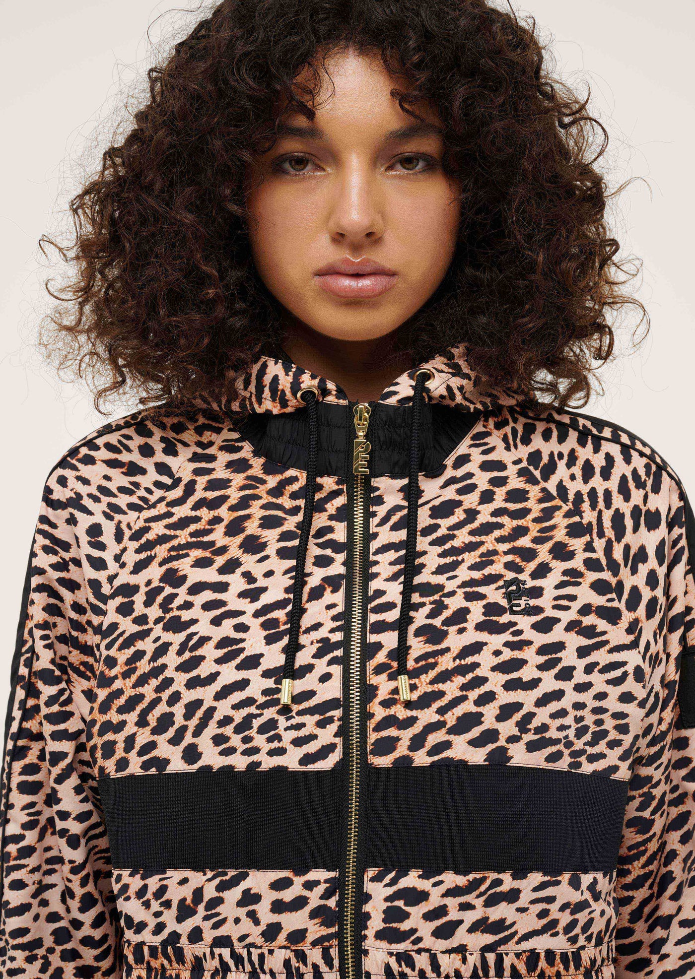 CROPPED MAN DOWN JACKET IN CHEETAH PRINT