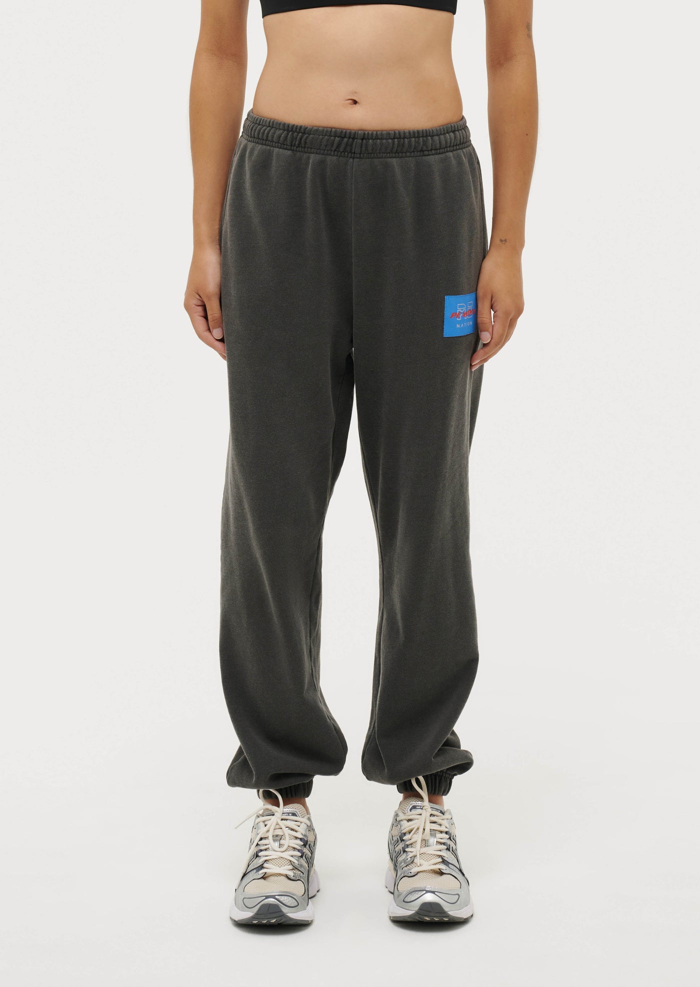 TRIFECTA TRACKPANT IN WASHED BLACK