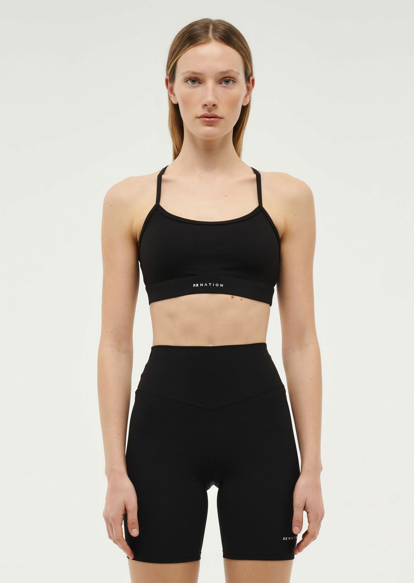 SIGNATURE SPORTS BRA IN BLACK