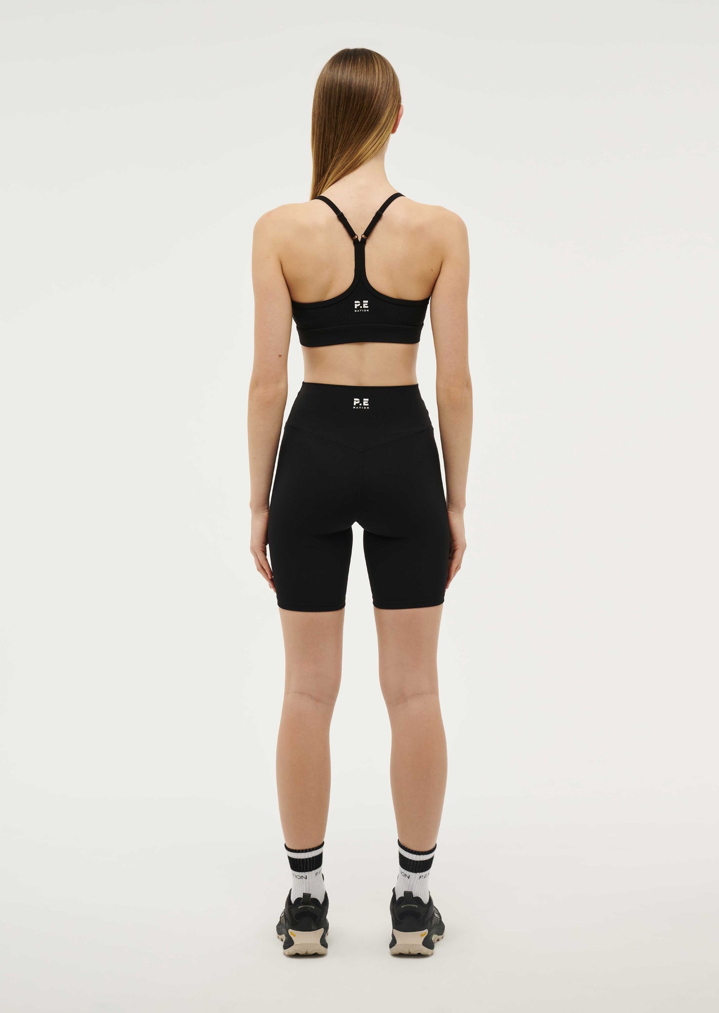 SIGNATURE SPORTS BRA IN BLACK