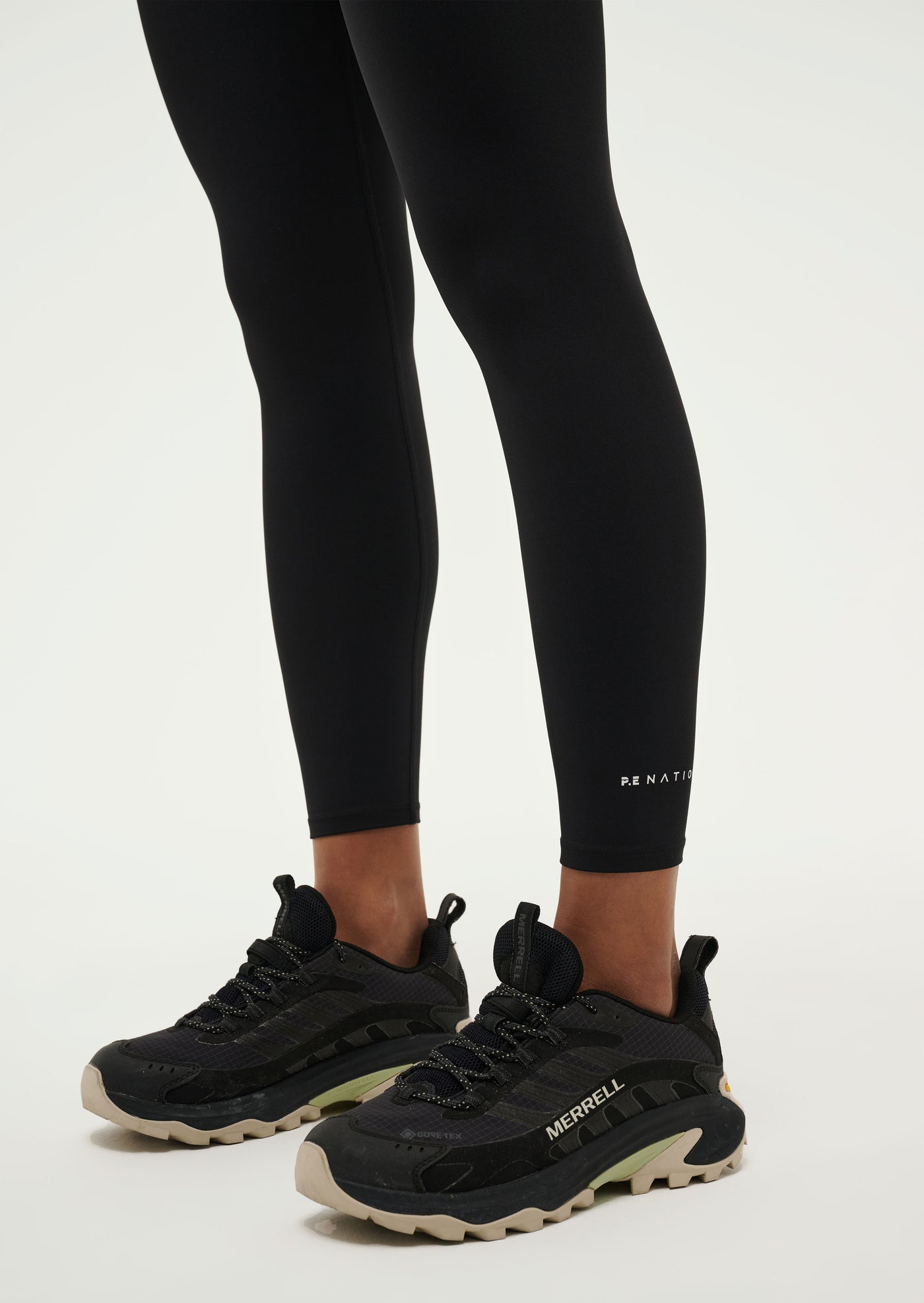 FREQUENCY 7/8 LEGGING IN BLACK