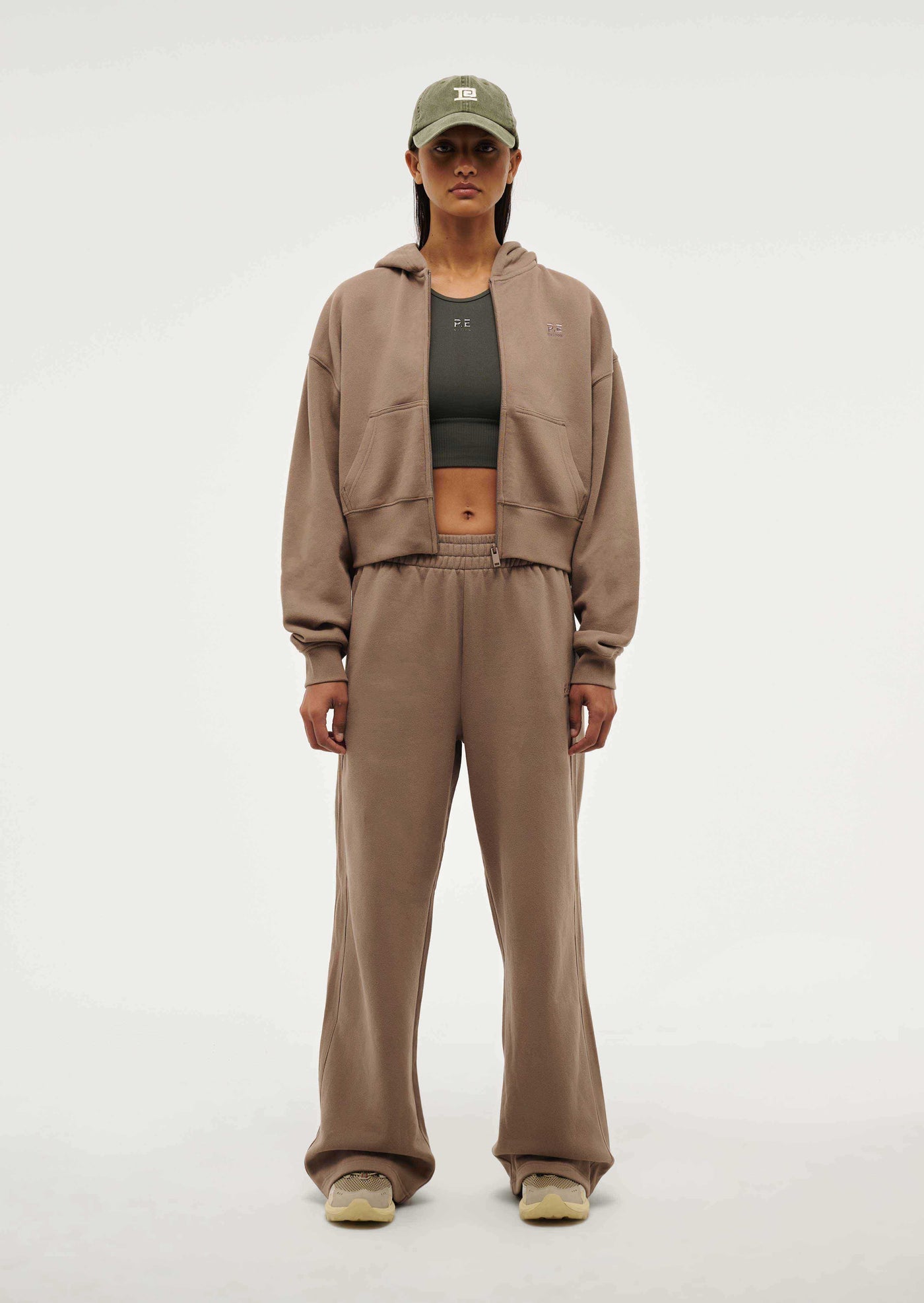 ADVENTURE TRACK PANT IN TAUPE