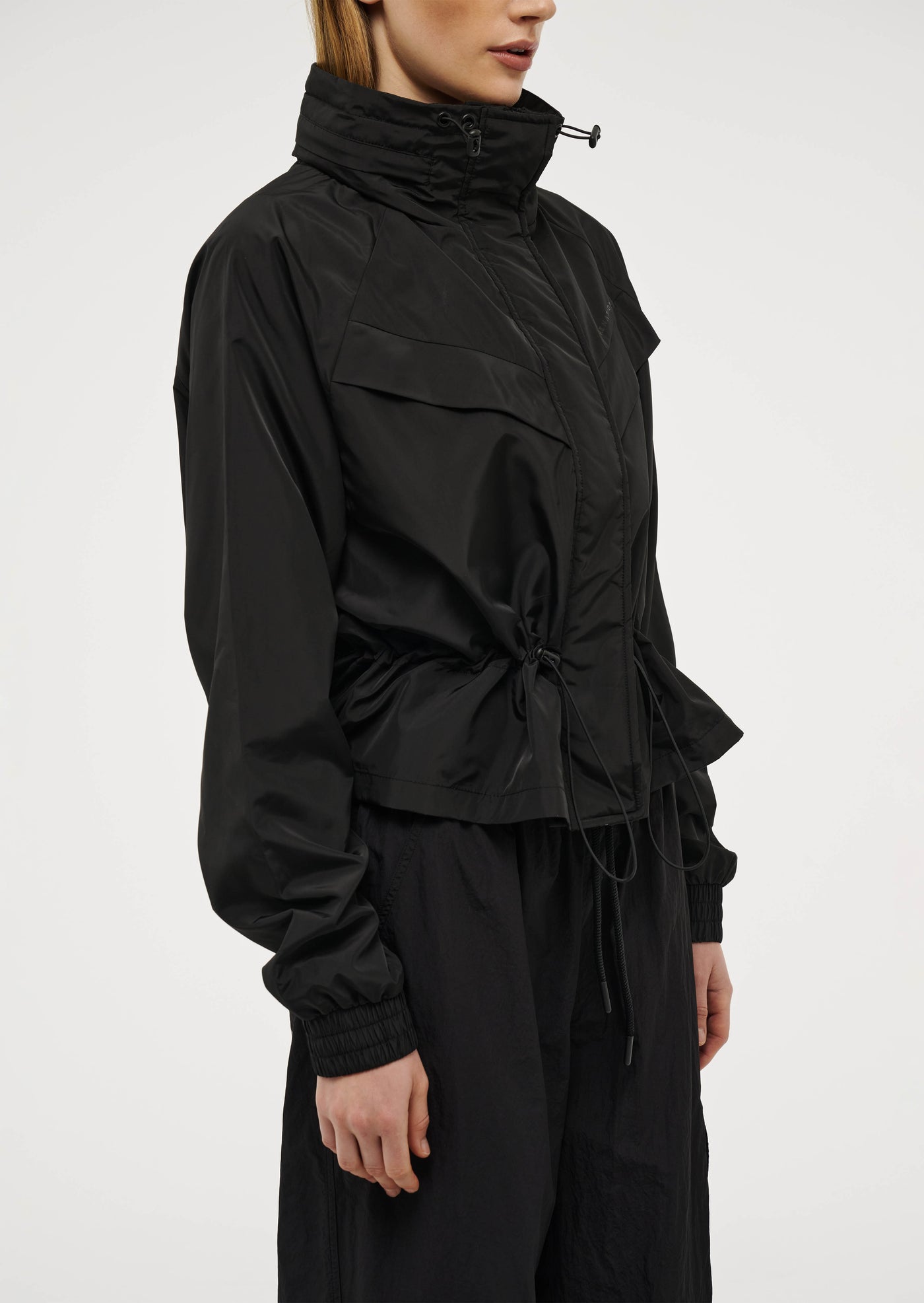 SHELTER JACKET IN BLACK