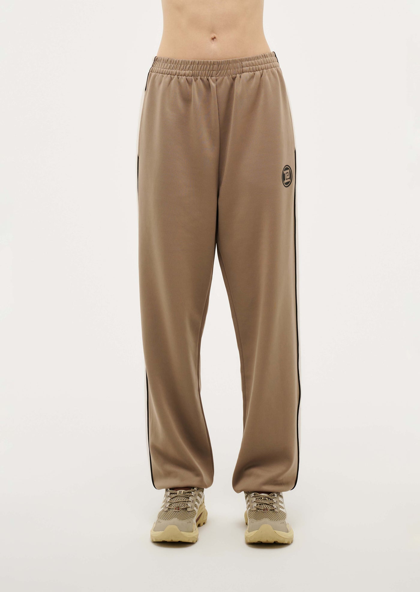 HOME GROUND TRACKPANT IN TAUPE