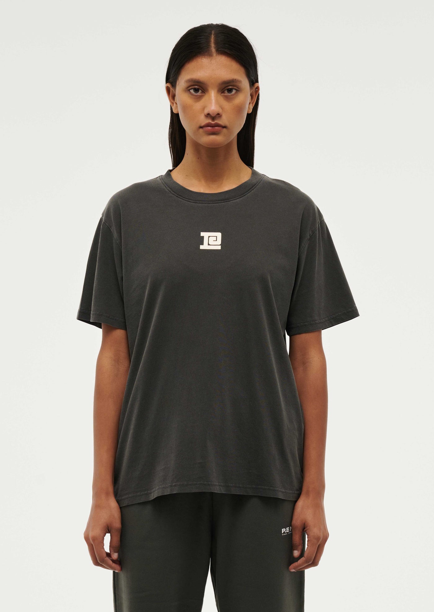 TRAJECTORY SHORT SLEEVE TEE IN WASHED BLACK